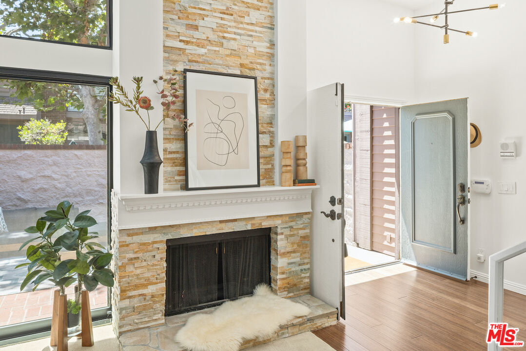 4549 Alla Road, Unit 5 Marina del Rey, CA 90292 - Photo 8 of 35 a living room with a fireplace and a potted plant