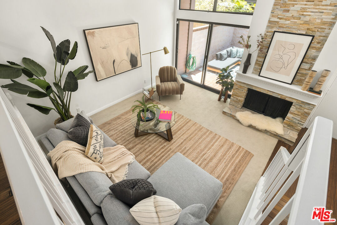4549 Alla Road, Unit 5 Marina del Rey, CA 90292 - Photo 9 of 35 a living room with furniture flowerpot and a table