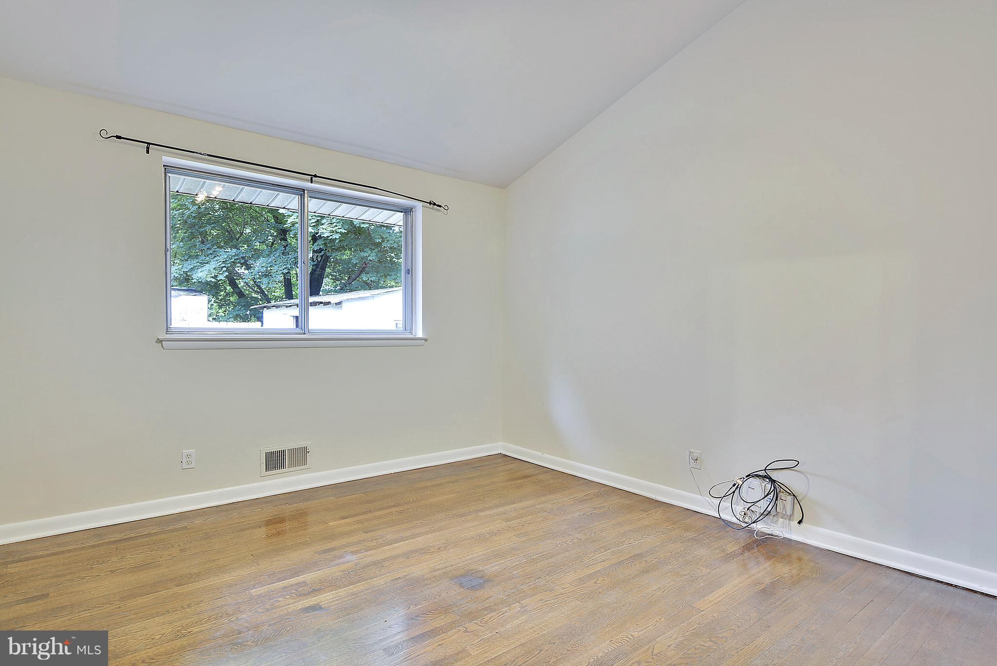 11401 Clara Street Silver Spring, MD 20902 - Photo 13 of 30 Bedroom 4 / Study