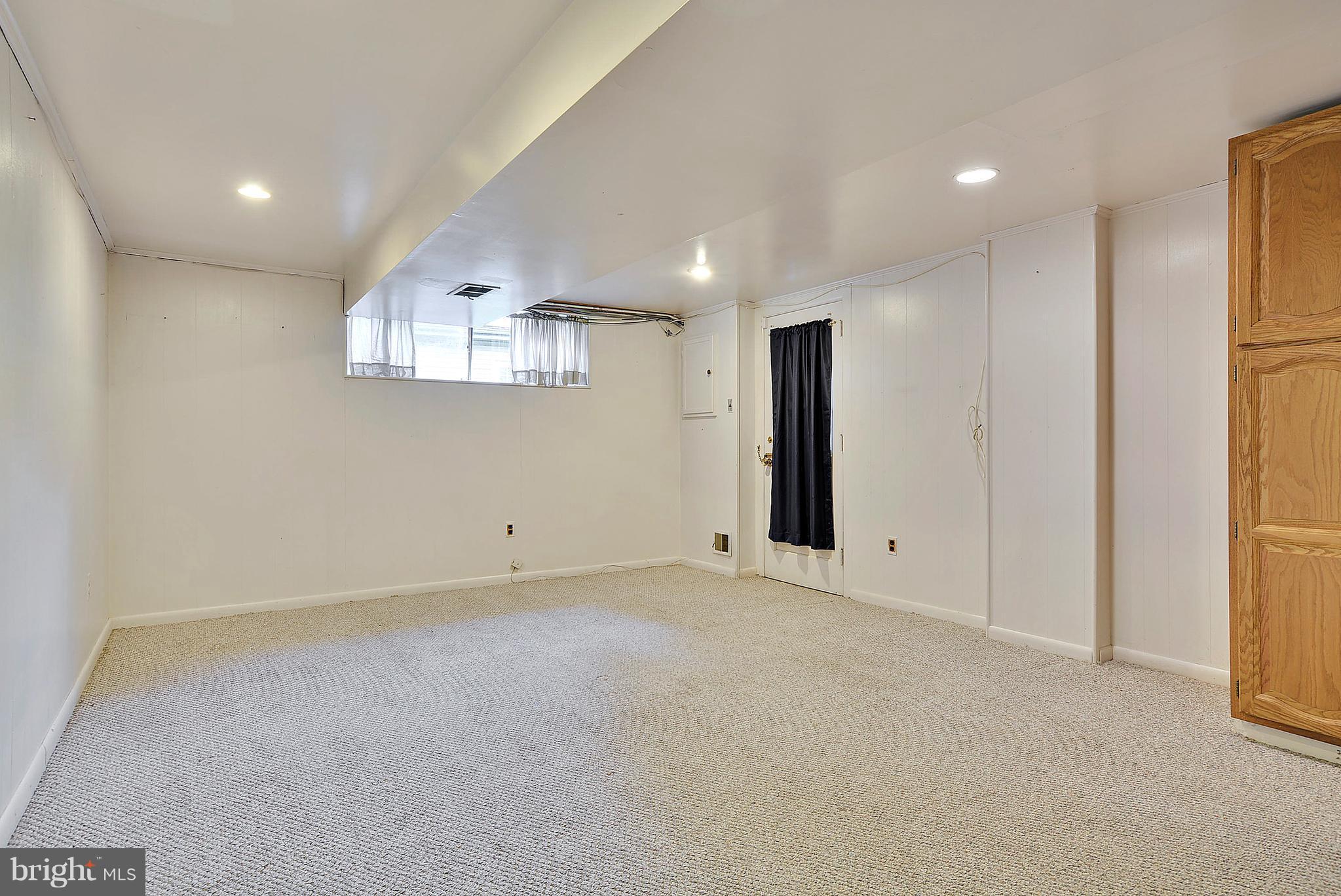 11401 Clara Street Silver Spring, MD 20902 - Photo 22 of 30 Family Room