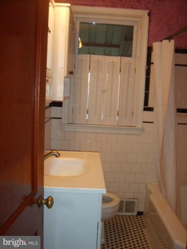 5547 Oakland Road Halethorpe, MD 21227 - Photo 2 of 11 Bath