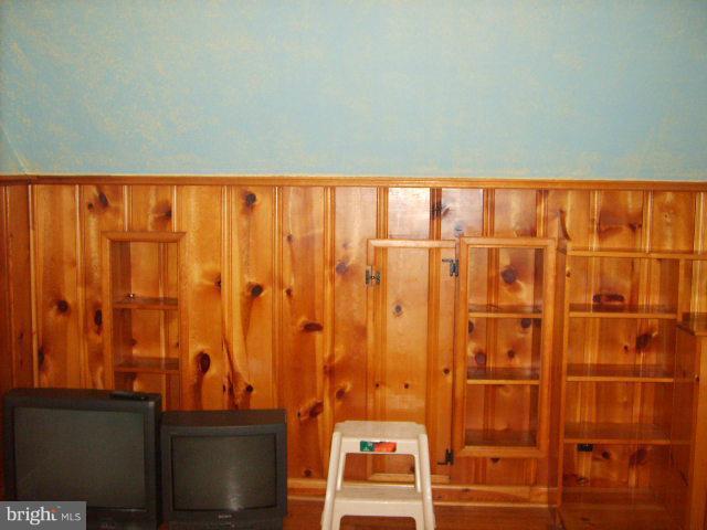 5547 Oakland Road Halethorpe, MD 21227 - Photo 9 of 11 Bedroom