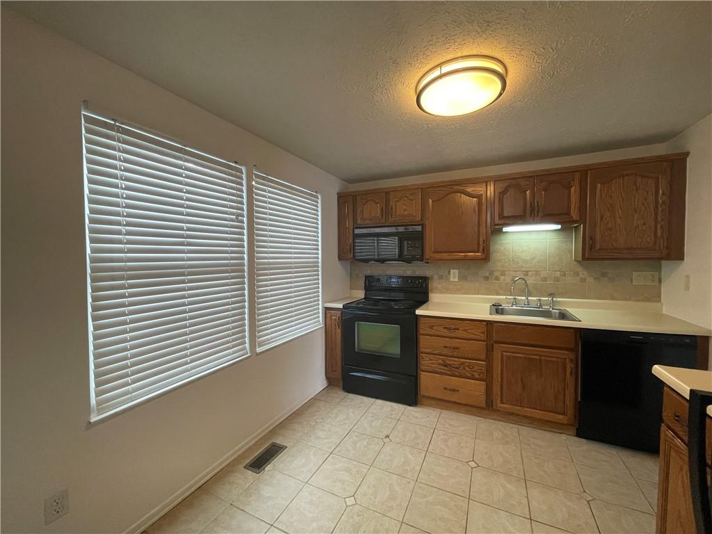 347 Ridge Point Circle Bridgeville, PA 15017 - Photo 3 of 30 Gallery Image 3