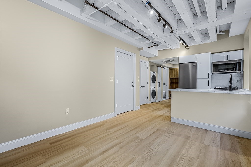 67 Broad Street, Unit 201 Boston, MA 02109 - Photo 2 of 10