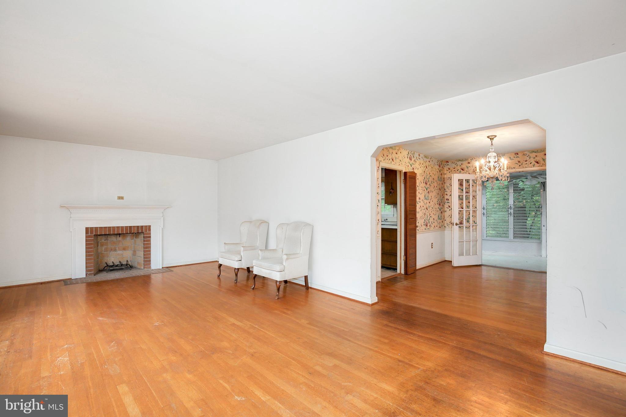 9535 Clement Road Silver Spring, MD 20910 - Photo 3 of 28