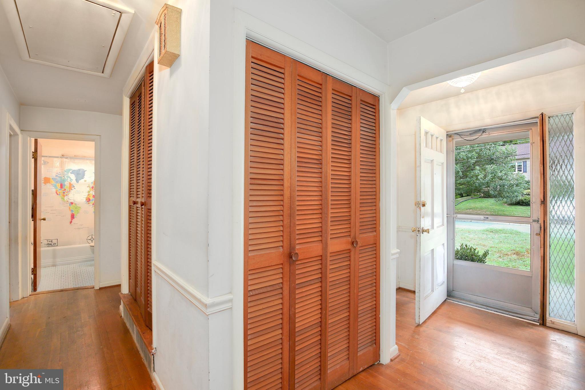 9535 Clement Road Silver Spring, MD 20910 - Photo 5 of 28