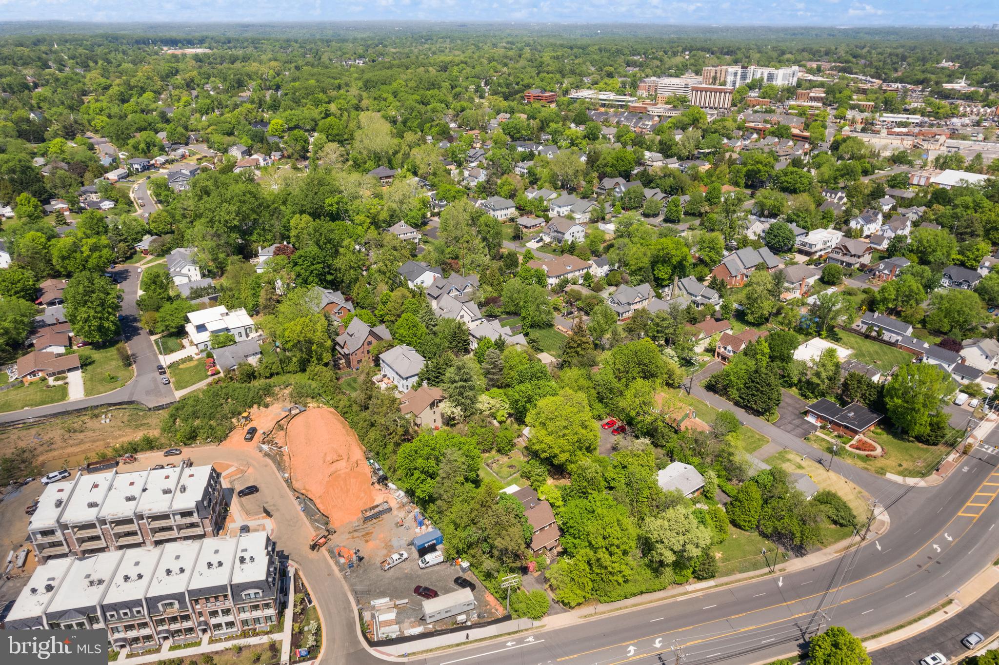 1608 Chain Bridge Road McLean, VA 22101 - Photo 28 of 30 an aerial view of a residential houses with yard