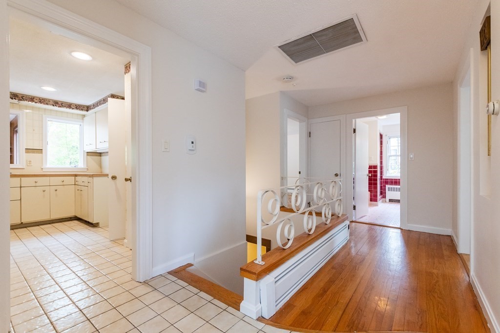 18 Kinnicutt Road South Worcester, MA 01602 - Photo 3 of 42 Gallery Image 3