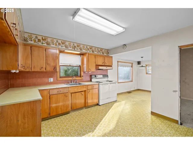 $639,000 | 6015 North Houghton Street, Portland, OR 97203