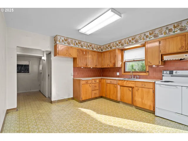 $639,000 | 6015 North Houghton Street, Portland, OR 97203