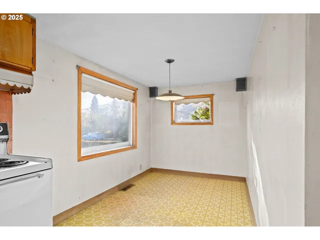 $639,000 | 6015 North Houghton Street, Portland, OR 97203