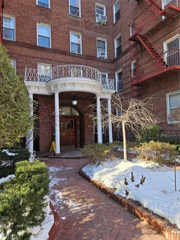 $355,000 | 111-39 76th Road, Unit E4 | Forest Hills