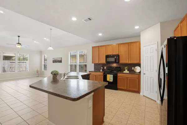 $2,200 | 11103 Avery Oaks Lane, Richmond, TX 77406