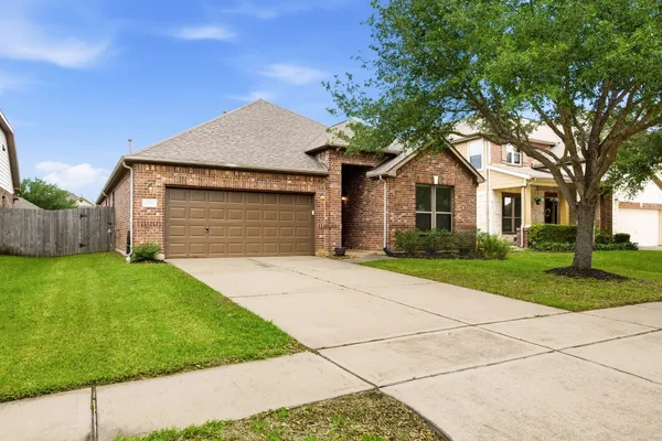 $2,200 | 11103 Avery Oaks Lane, Richmond, TX 77406