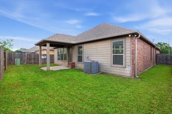 $2,200 | 11103 Avery Oaks Lane, Richmond, TX 77406