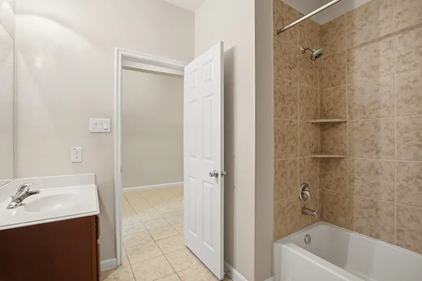 $2,200 | 11103 Avery Oaks Lane, Richmond, TX 77406