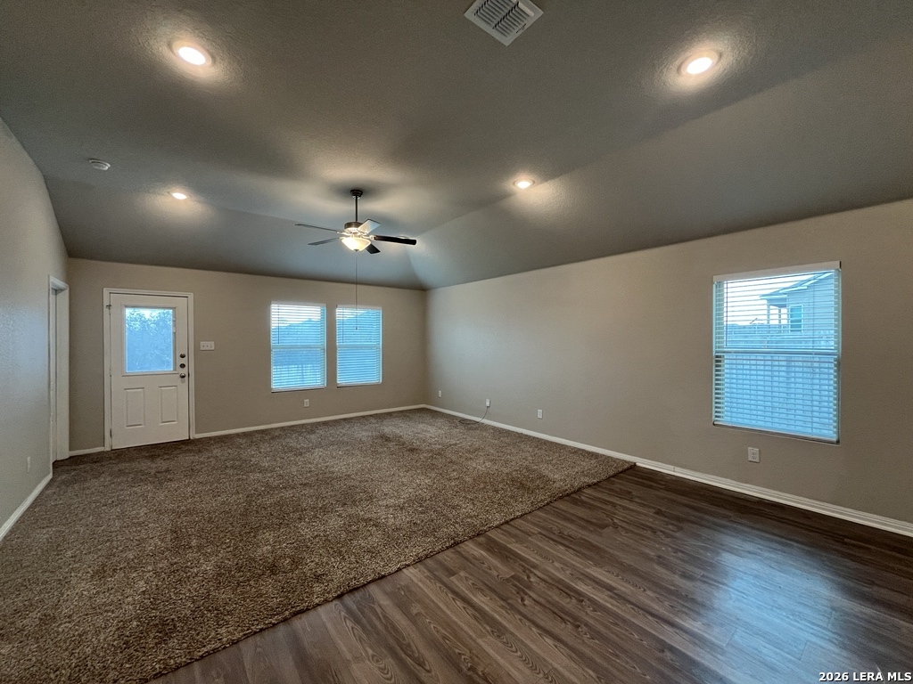 6912 Cetera Crossing Converse, TX 78109 - Photo 14 of 38