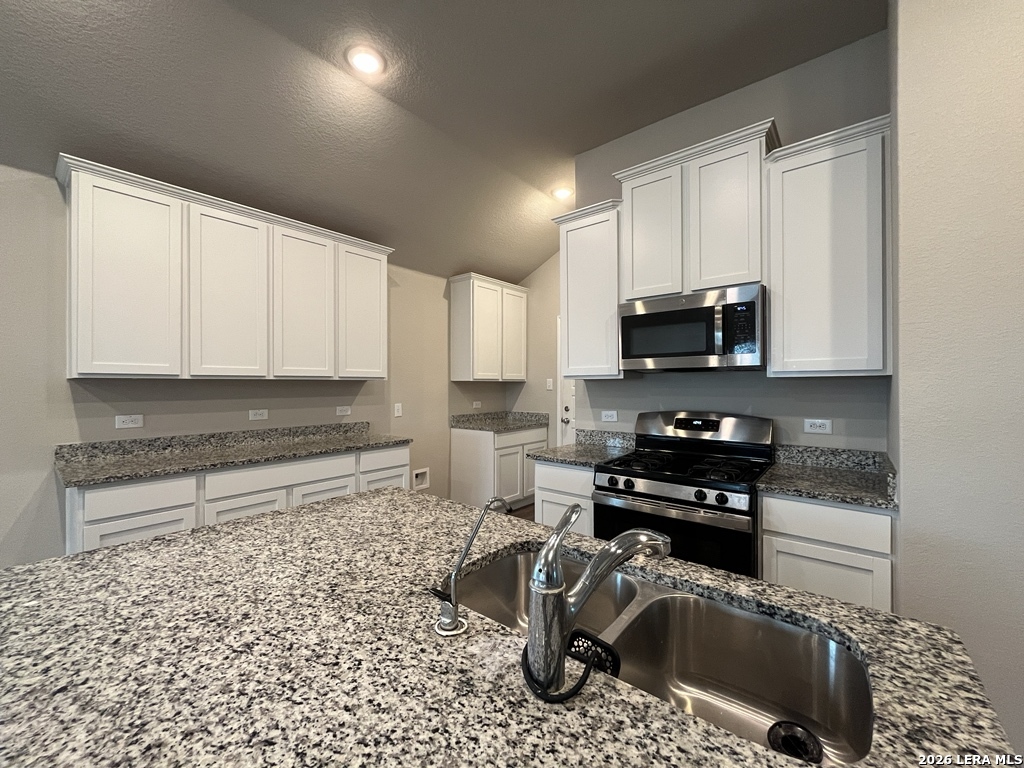 6912 Cetera Crossing Converse, TX 78109 - Photo 10 of 38