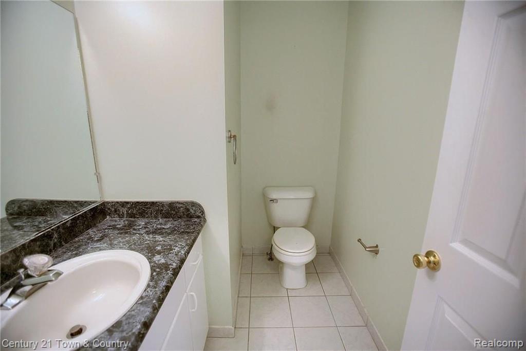 2187 Crystal Drive Rochester Hills, MI 48309 - Photo 16 of 32