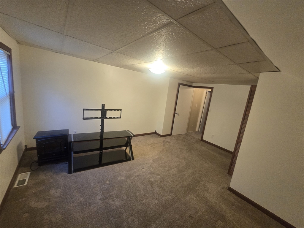 28 Chestnut Hill Road North Oxford, MA 01537 - Photo 17 of 27