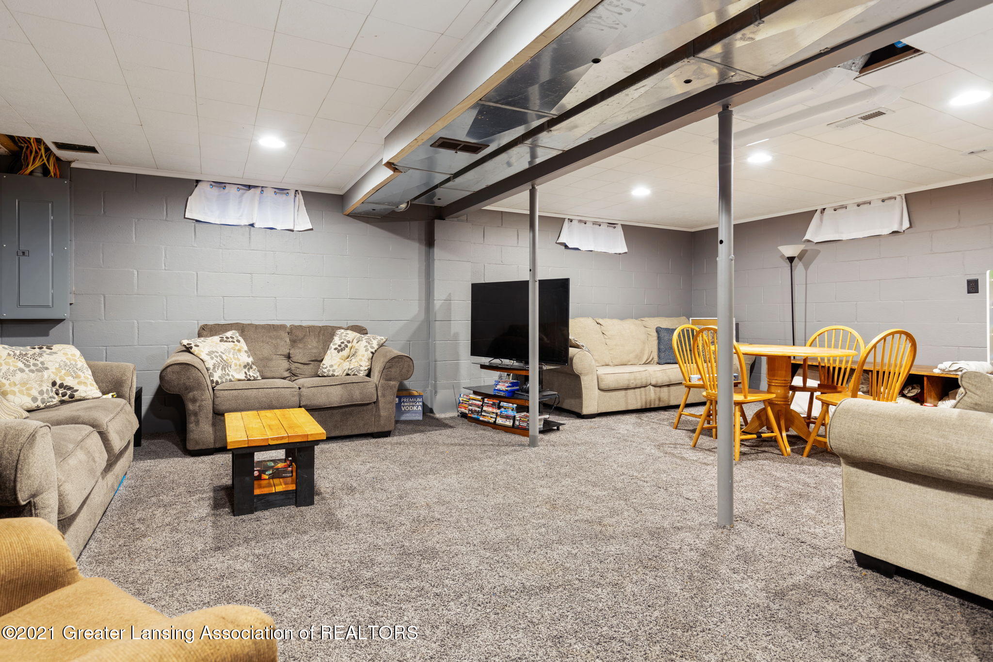 14645 Airport Road Lansing, MI 48906 - Photo 24 of 35 Family Room