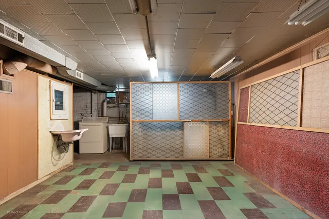 $185,000 | 204 4th Avenue, Joliet, IL 60433