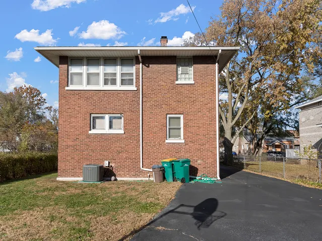 $185,000 | 204 4th Avenue, Joliet, IL 60433