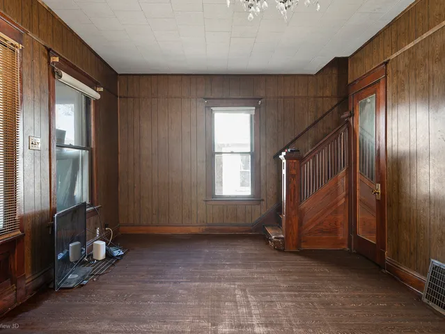 $185,000 | 204 4th Avenue, Joliet, IL 60433