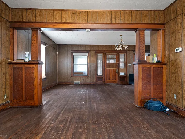 $185,000 | 204 4th Avenue, Joliet, IL 60433