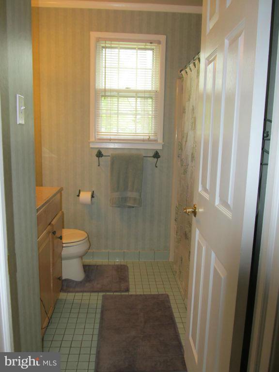7911 Foote Lane Springfield, VA 22151 - Photo 9 of 17 Bath