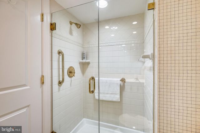 $600,000 | 4940 Sentinel Drive, Unit 4405, Bethesda, MD 20816