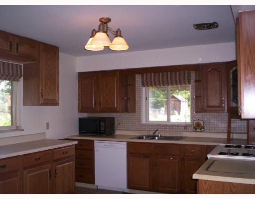 134 Lindsay Road Carnegie, PA 15106 - Photo 3 of 8 Kitchen.