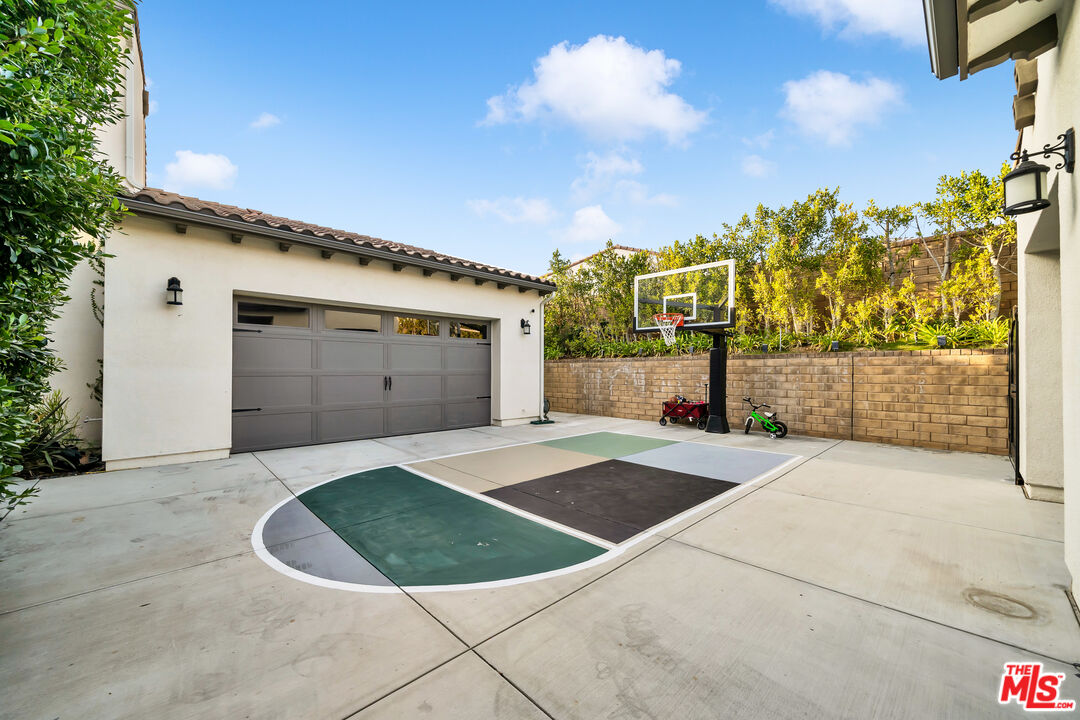 7313 Rocky Top Circle Moorpark, CA 93021 - Photo 28 of 33 a view of outdoor space and front view of a house