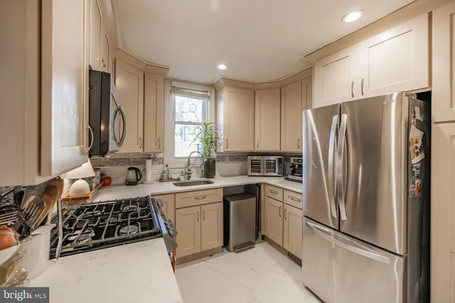 $1,850 | 2978 East Thompson Street, Philadelphia, PA 19134