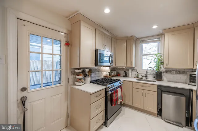 $1,850 | 2978 East Thompson Street, Philadelphia, PA 19134