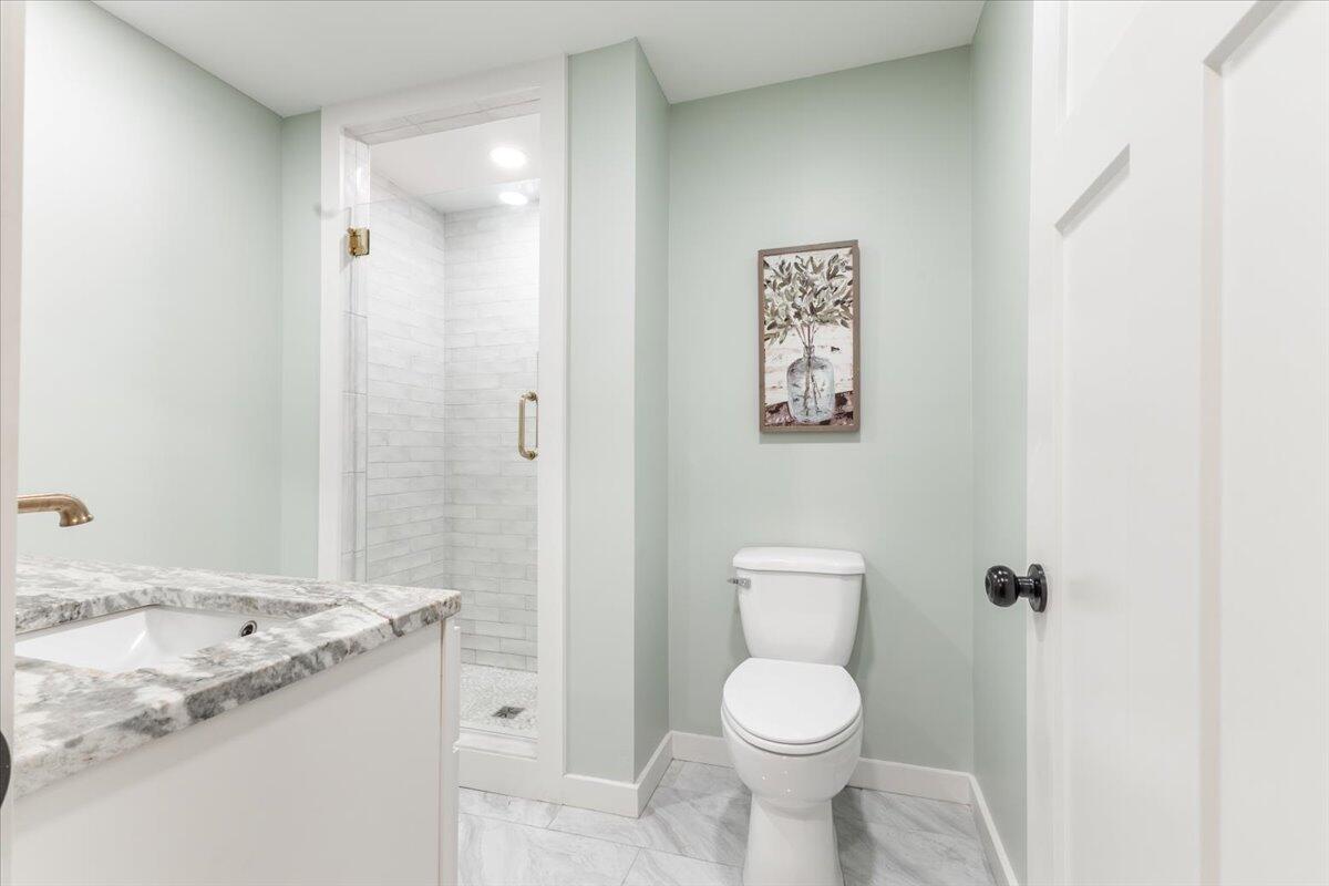 918 Old Lafayette Road Chickamauga, GA 30707 - Photo 16 of 30 Primary Bath