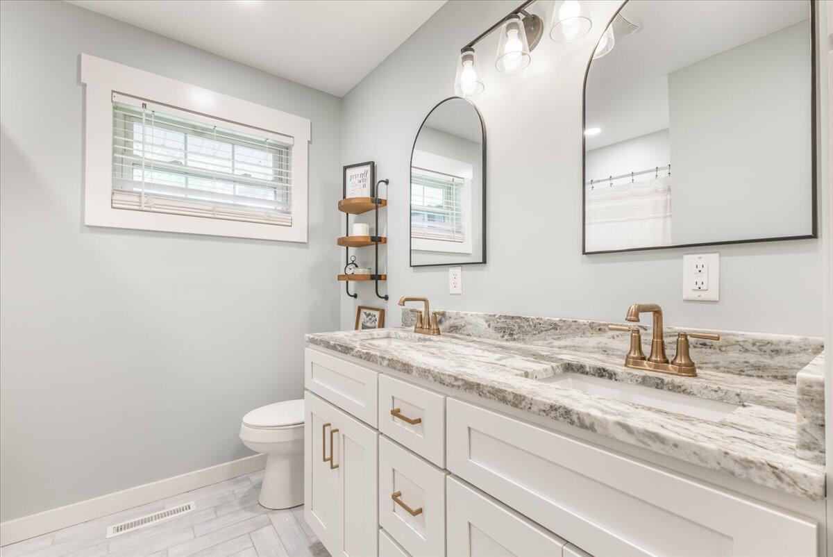 918 Old Lafayette Road Chickamauga, GA 30707 - Photo 20 of 30 Guest Bath