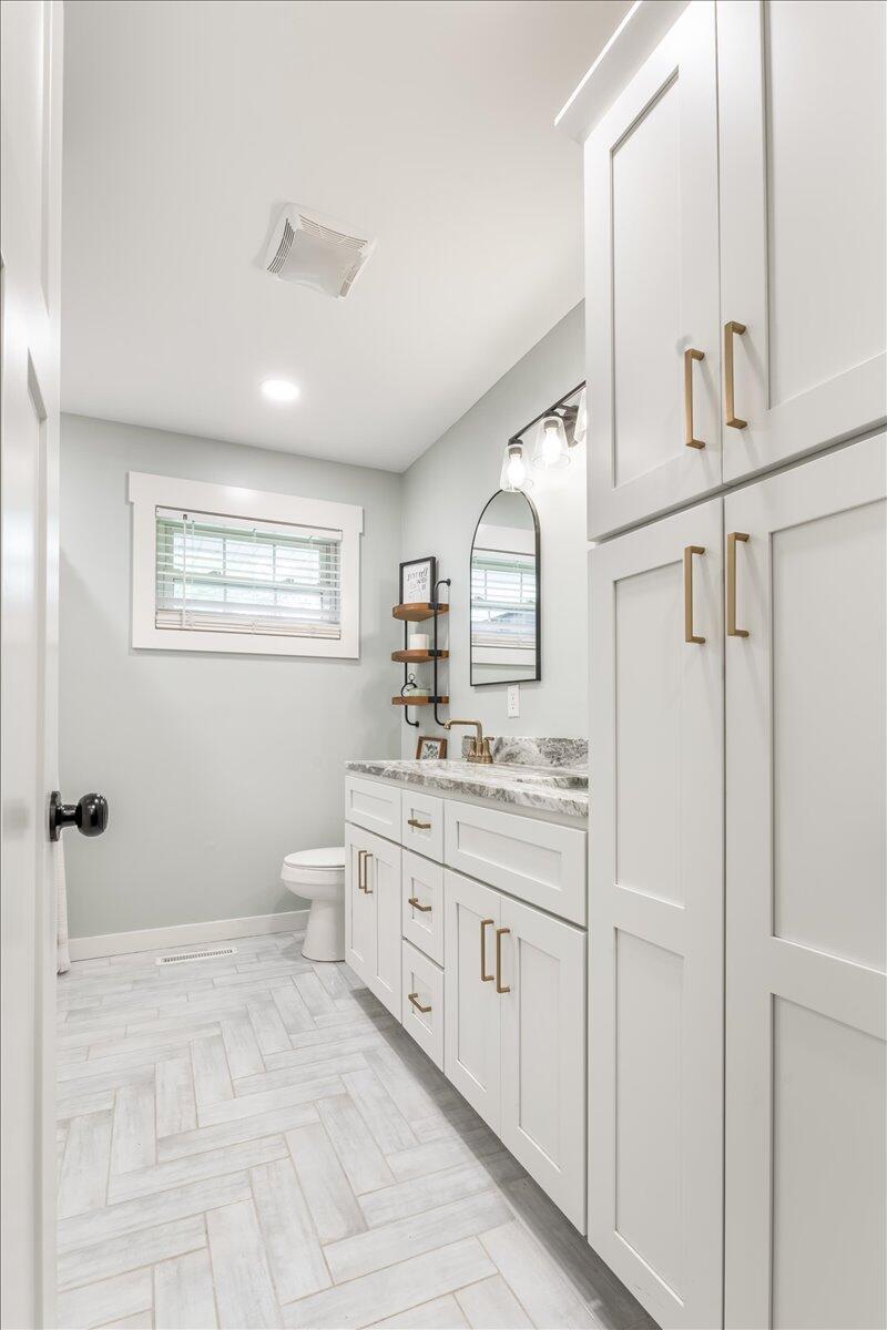 918 Old Lafayette Road Chickamauga, GA 30707 - Photo 21 of 30 Guest Bath