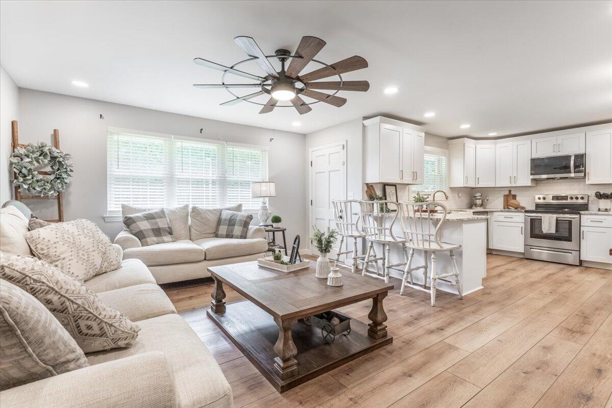 918 Old Lafayette Road Chickamauga, GA 30707 - Photo 4 of 30 Living Room/Kitchen