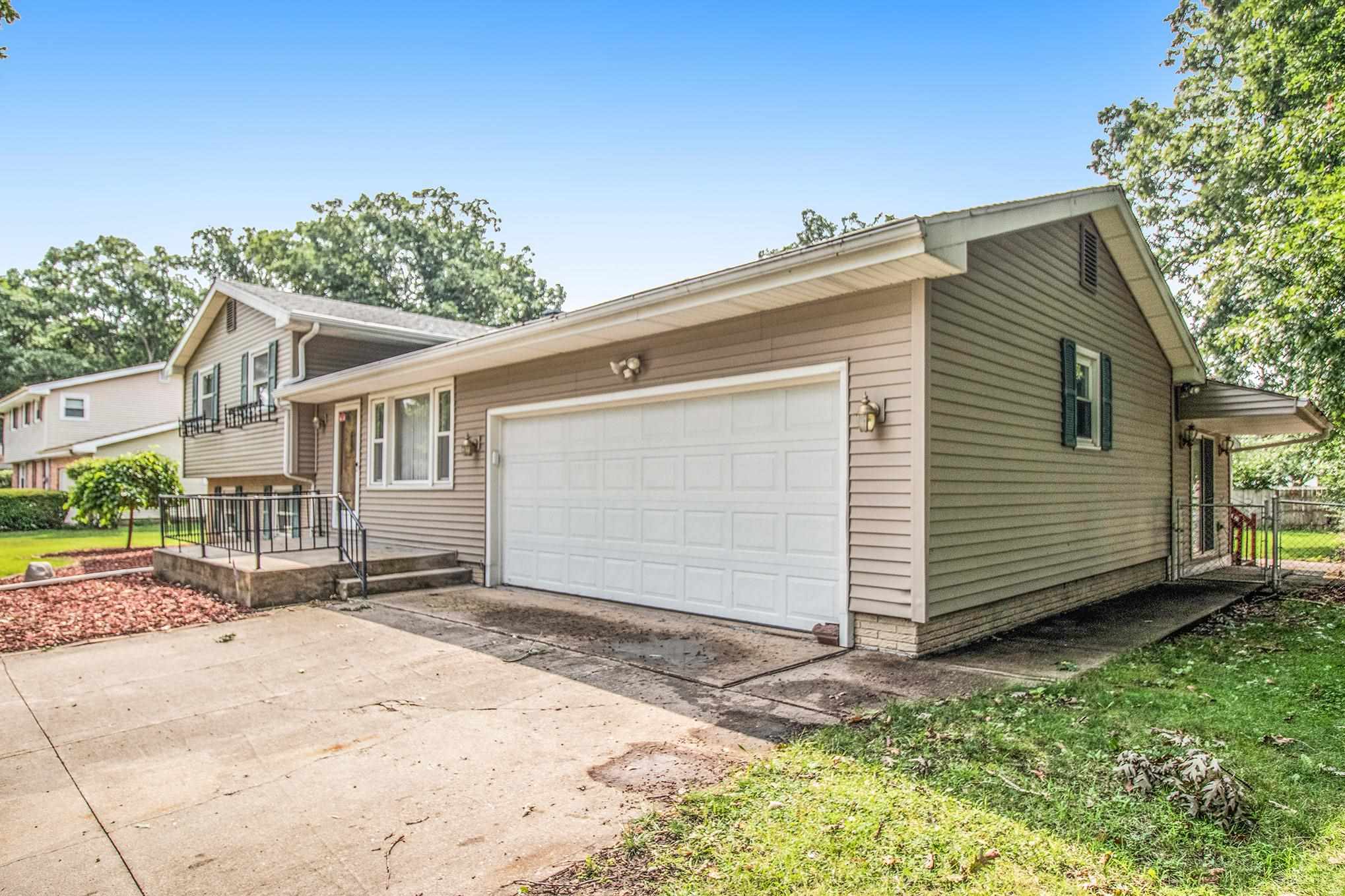 12426 Dunn Road Mishawaka, IN 46545 - Photo 3 of 27 Gallery Image 3