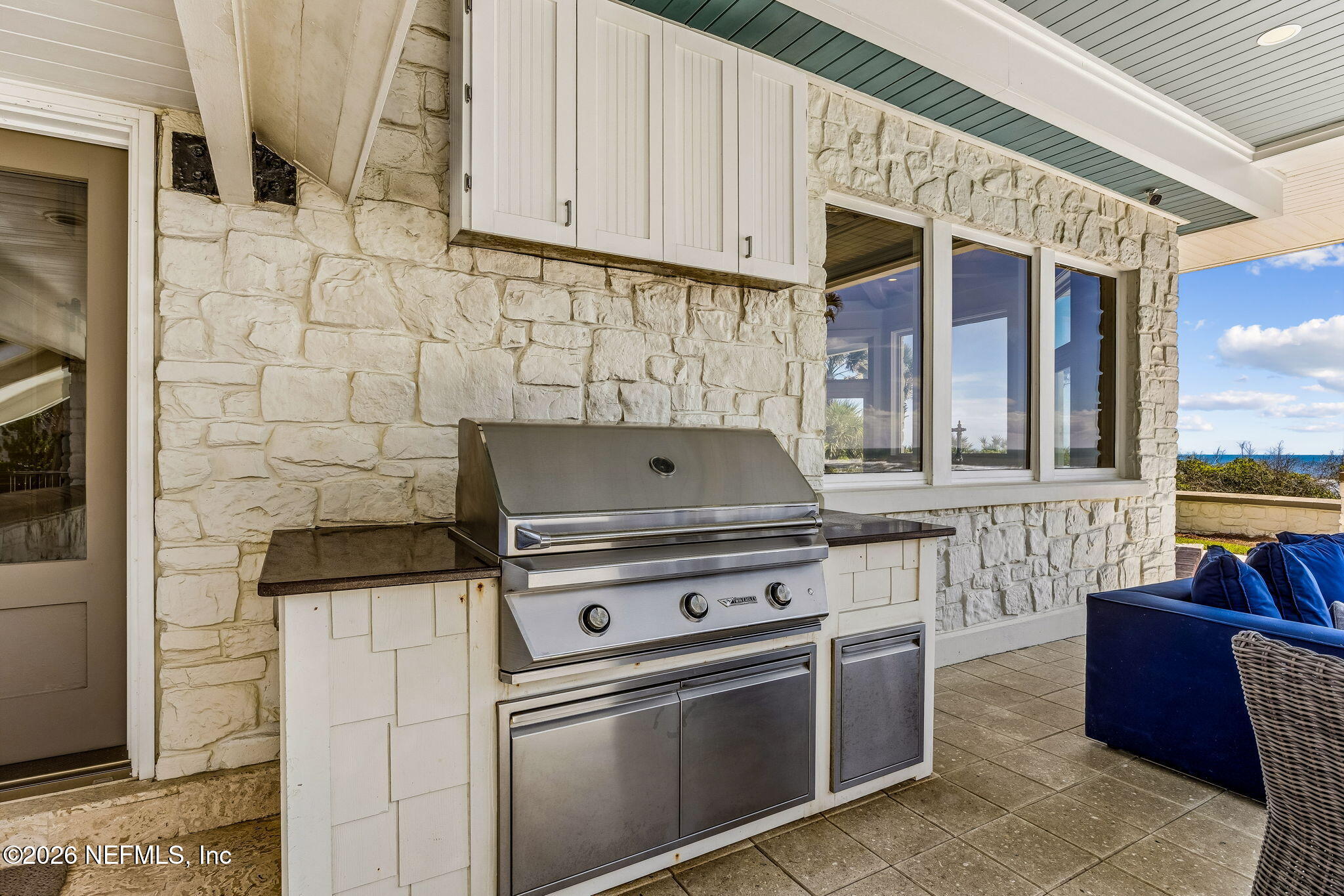 4 Ocean Ridge Court Ponte Vedra Beach, FL 32082 - Photo 103 of 132 a kitchen with a stove and a microwave