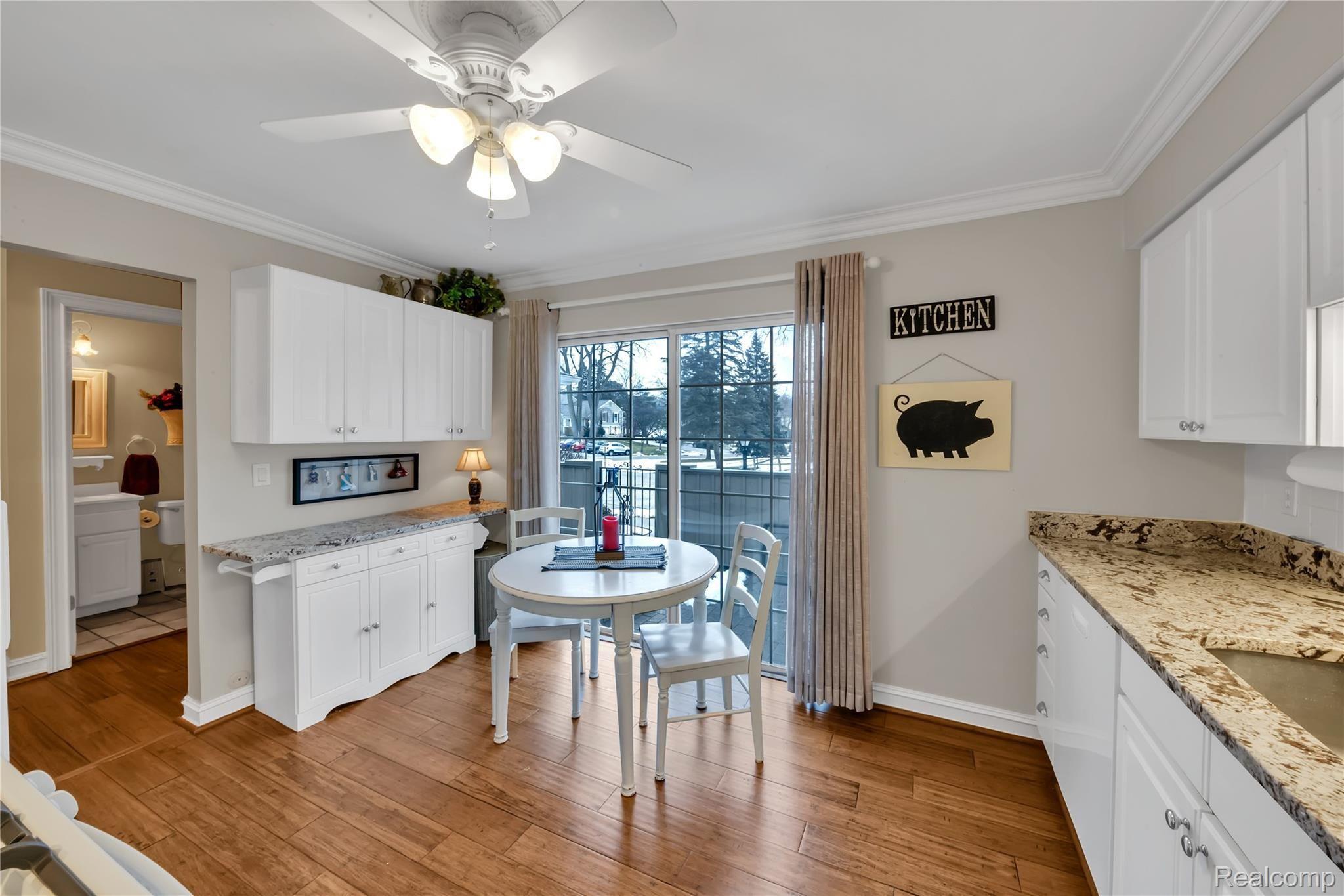 1417 Paddle Wheel Lane, Unit 38 Rochester, MI 48306 - Photo 4 of 29 Charming breakfast area!