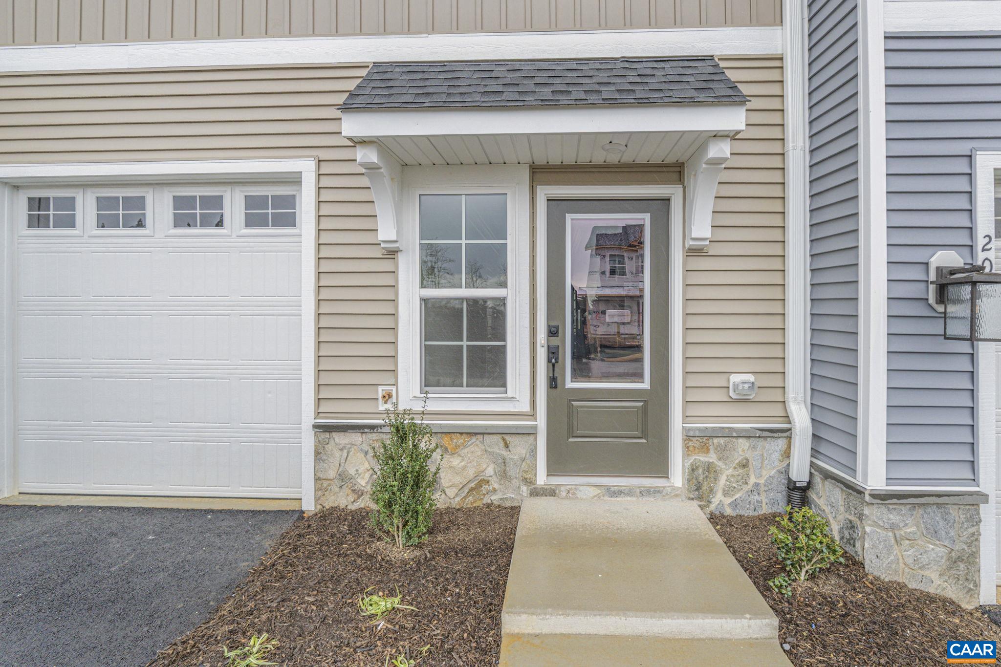 212 Springdale Road Waynesboro, VA 22980 - Photo 5 of 41 Gallery Image 5
