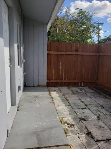 $1,500 | 3718 Henry Avenue, West Palm Beach, FL 33405