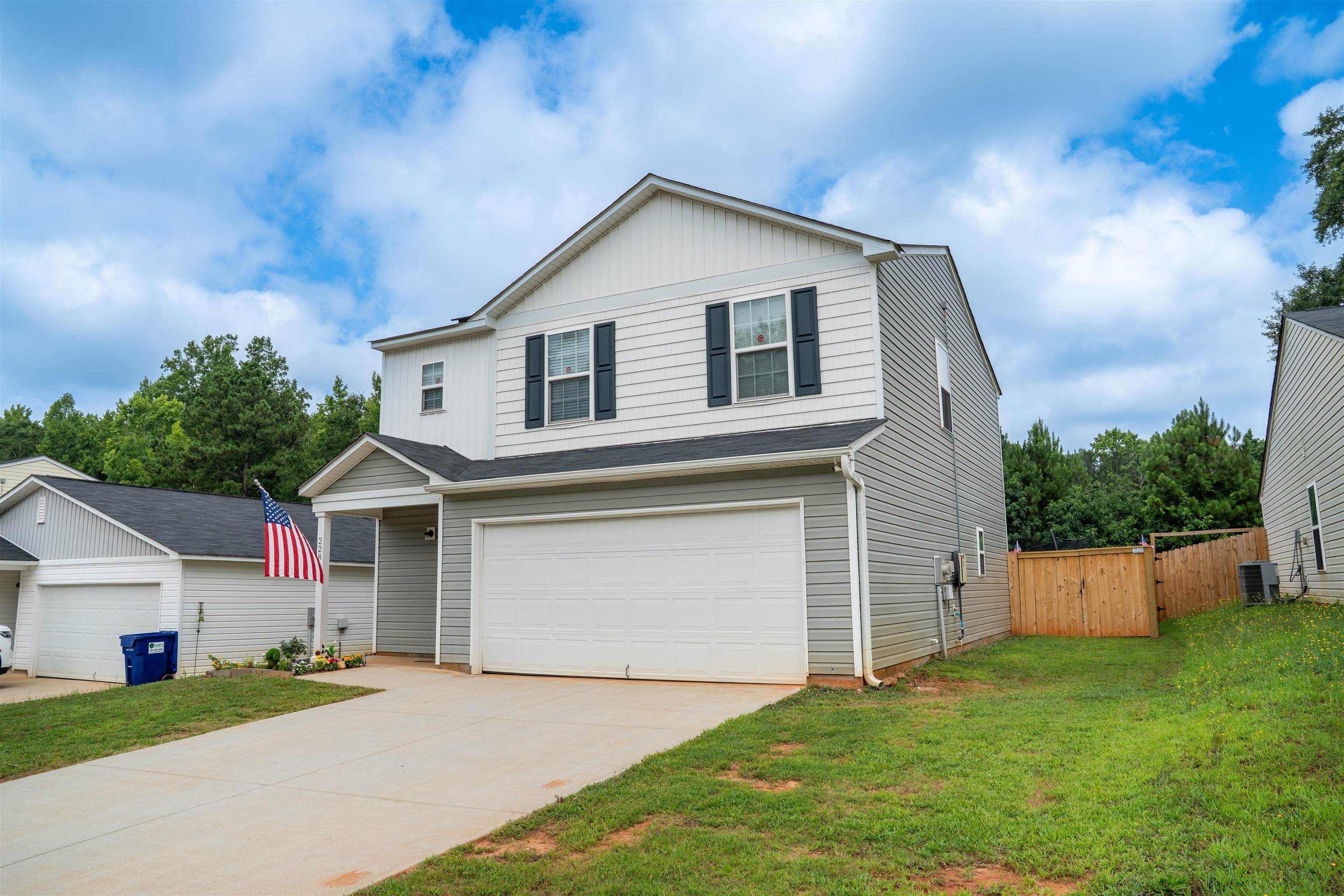 228 Wayfair Lane Wellford, SC 29385 - Photo 2 of 33