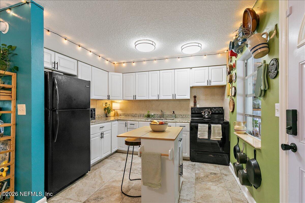 3633 Rendale Drive North Jacksonville, FL 32210 - Photo 5 of 19 05-Kitchen