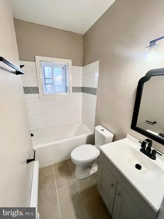 $1,125 | 4708 Hazel Avenue, Unit 3R, Philadelphia, PA 19143
