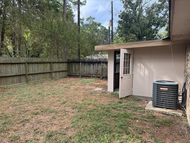 $1,300 | 1702 Hazelwood Street, Conroe, TX 77301