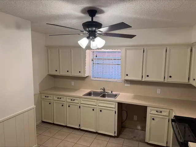 $1,300 | 1702 Hazelwood Street, Conroe, TX 77301