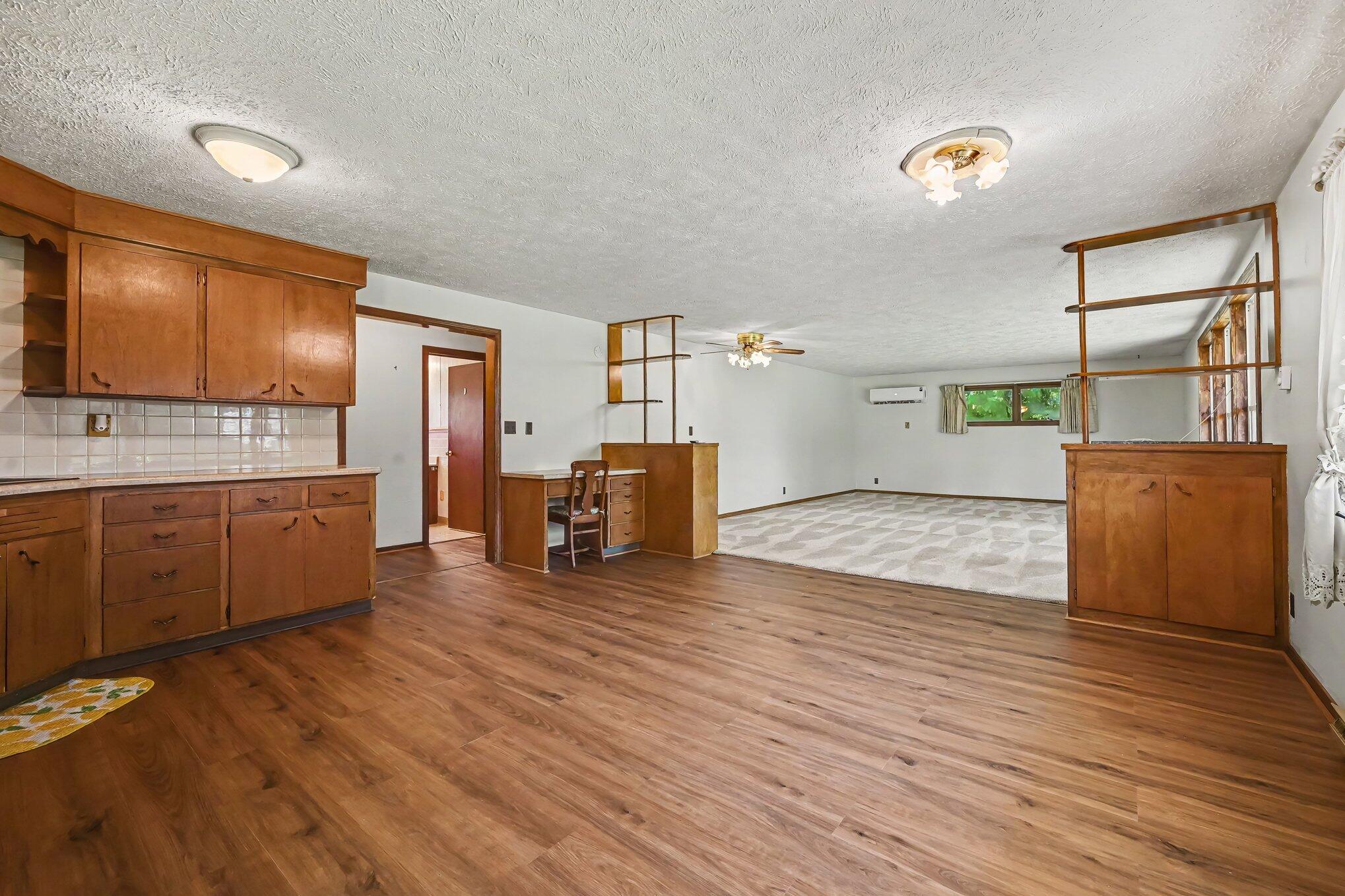 5405 Hartman Road Eau Claire, MI 49111 - Photo 7 of 36 008_file_8864